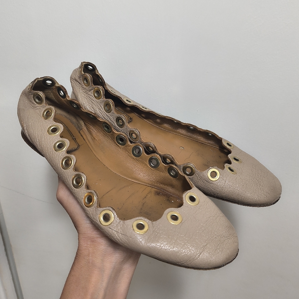 Chloe Lauren Eyelet Grommet Scalloped Beige Ballet Flats Size 5.5